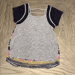 Day trip short sleeve with patterned back